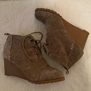RAMPAGE NWOT Krispy Tan Ankle Boots